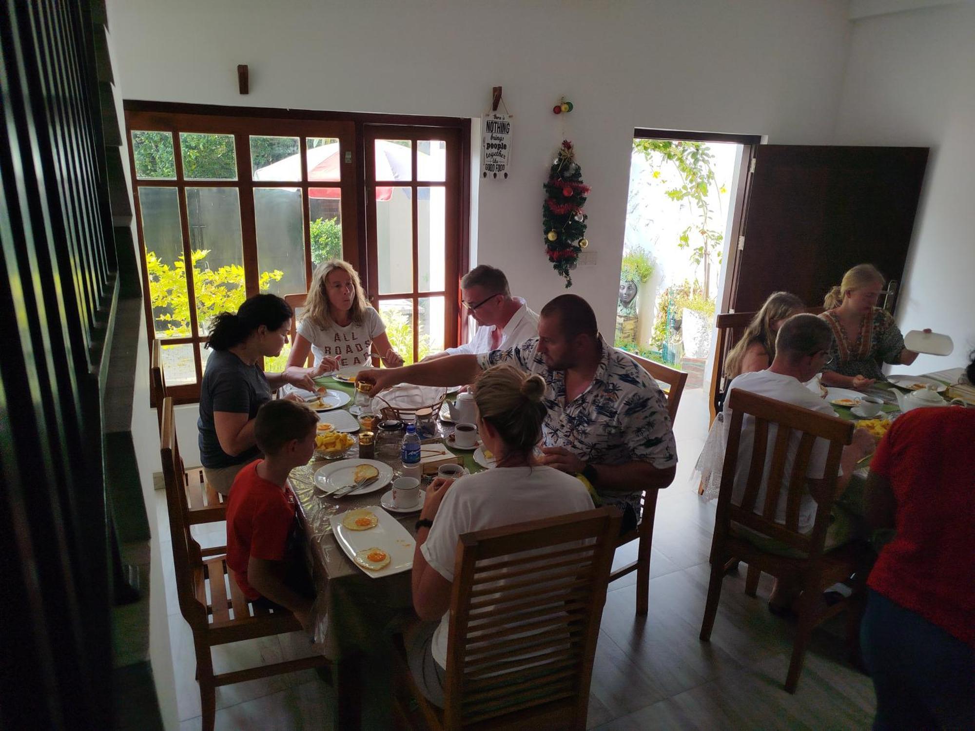 Elzangi Hotell Negombo Exteriör bild
